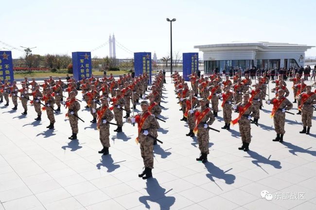 威武(wu)！這些新兵入伍(wǔ)時獲贈“從戎之(zhi)劍”！