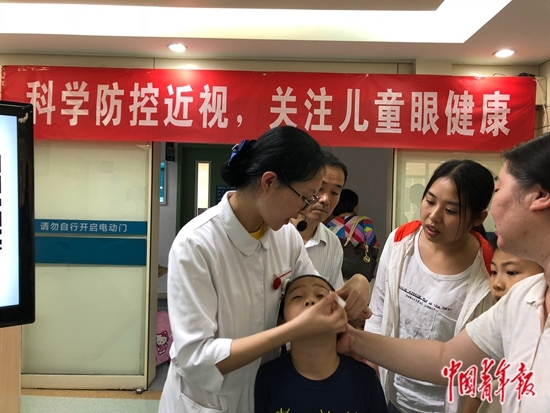 我國兒童青(qīng)少年總體近視(shì)率52.7% 五大誤區需(xu)關注