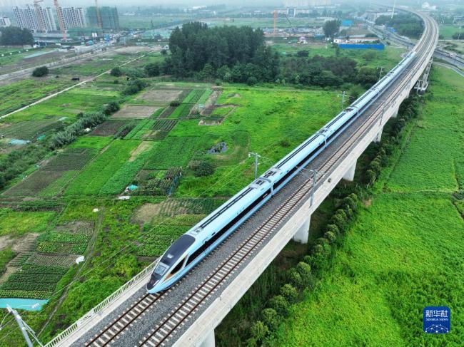 鐵(tiě)路12月15日起(qǐ)實行新的(de)列車運行(háng)圖