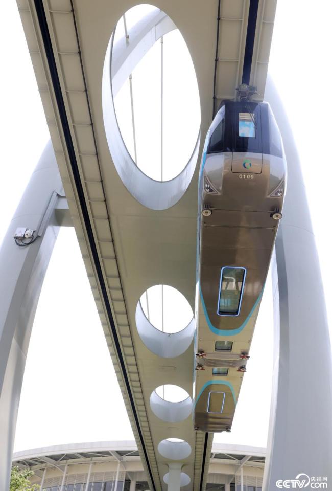 武漢(hàn)光谷空(kong)軌列車(che)試車