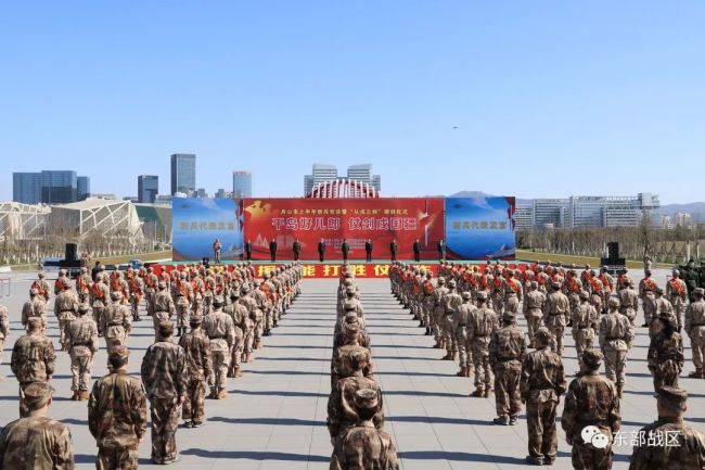 威武(wǔ)！這些新兵入伍(wǔ)時獲贈“從戎之(zhī)劍”！