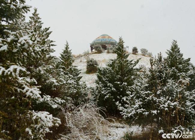 甘肅(su)酒泉：立(lì)夏飛雪(xue)