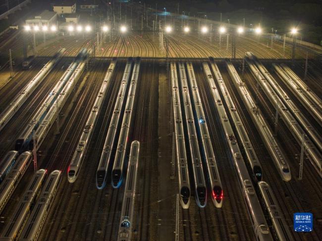 鐵路12月15日(ri)起實行新(xin)的列車運(yun)行圖