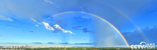 海(hǎi)口上空現雙彩虹(hong)景觀
